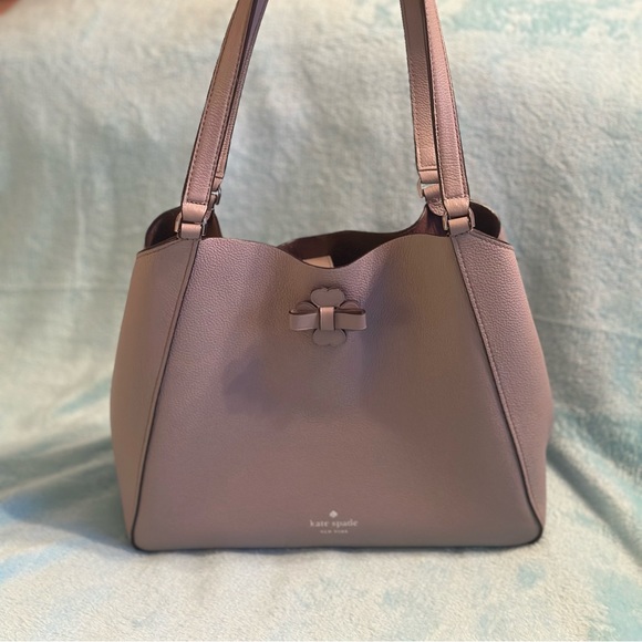 Beautiful gray Kate Spade handbag. Excellent condition with no visible marks. - Picture 1 of 6